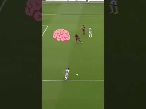 A clever move by Kebbal 🇩🇿😏 #football #ligue1 #foot #sports #edit  #soccer #shorts #skills