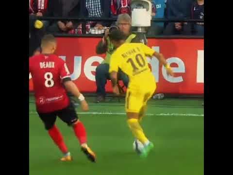 Neymar’s dribbles 🇧🇷✨  #football #sports #psg #footballshorts #foot #footballskills #shorts  #neymar