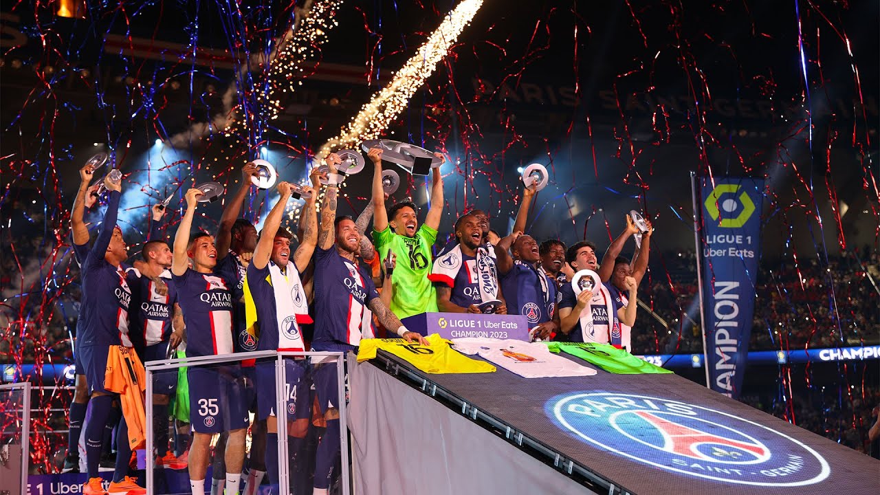 the celebration for the 1️⃣1️⃣th championship in the paris saint germain history! ❤️💙